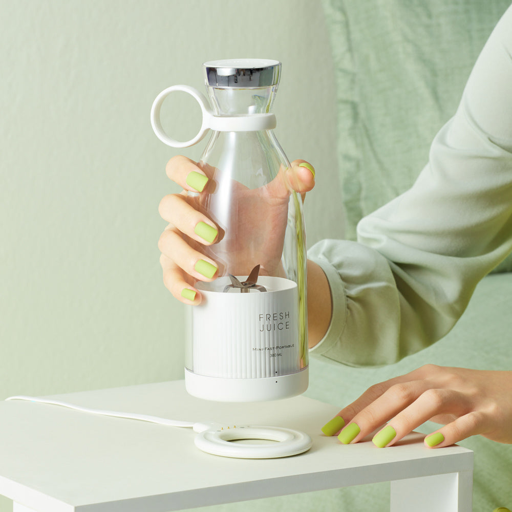 portable juicer blender cup -350ML 4-Blade ,USB Rechargeable smoothie maker .......... 50%OFF