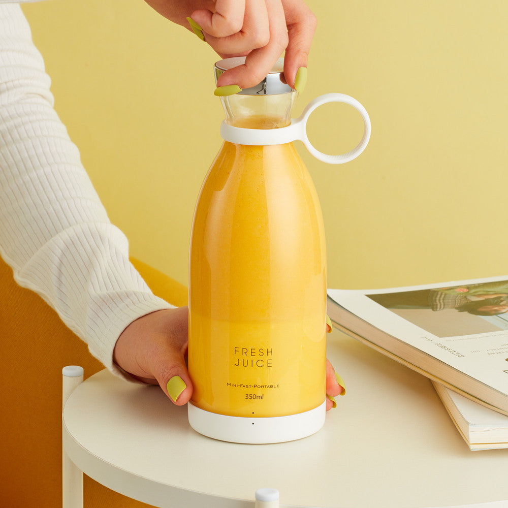 portable juicer blender cup -350ML 4-Blade ,USB Rechargeable smoothie maker .......... 50%OFF